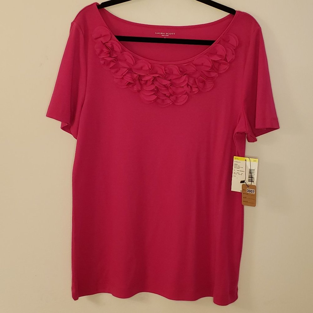 (NWT) Laura Scott Very Berry Ruffle T-shirt. Size L.